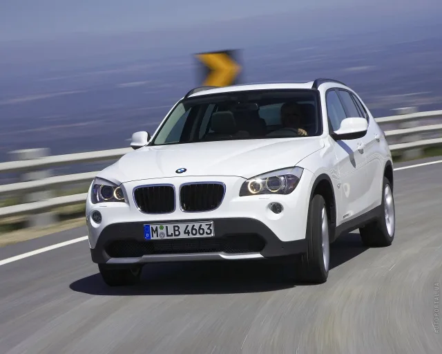 BMW X1 xDrive2.0i MT — 13
