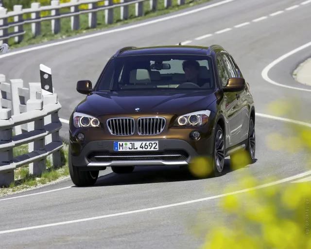 BMW X1 xDrive2.0i MT — 21