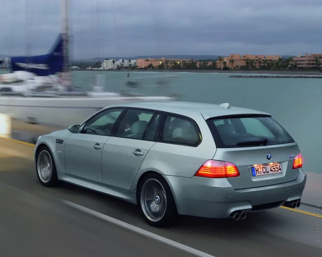 BMW M5 Touring station wagon — 14