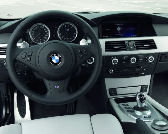 BMW M5 Touring station wagon — 3