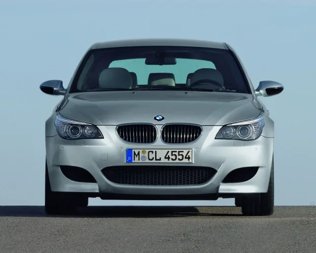 BMW M5 Touring station wagon — 11