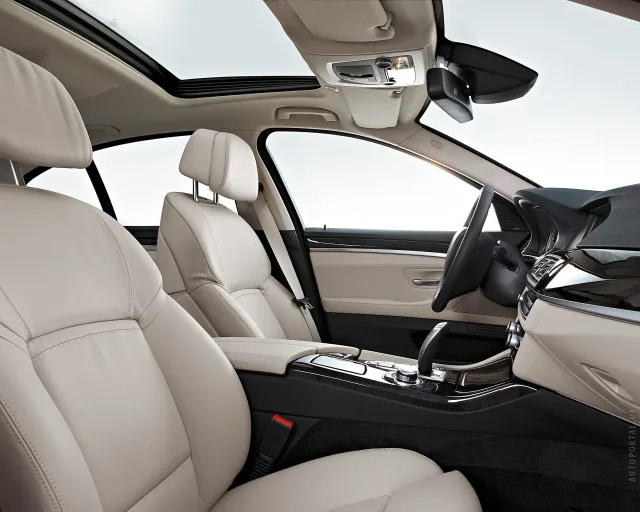 BMW 5 Series F10 sedan — 9