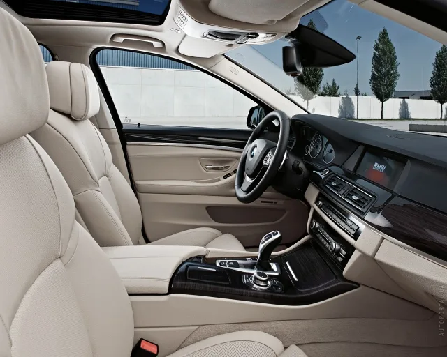 BMW 5 Series F10 sedan — 6