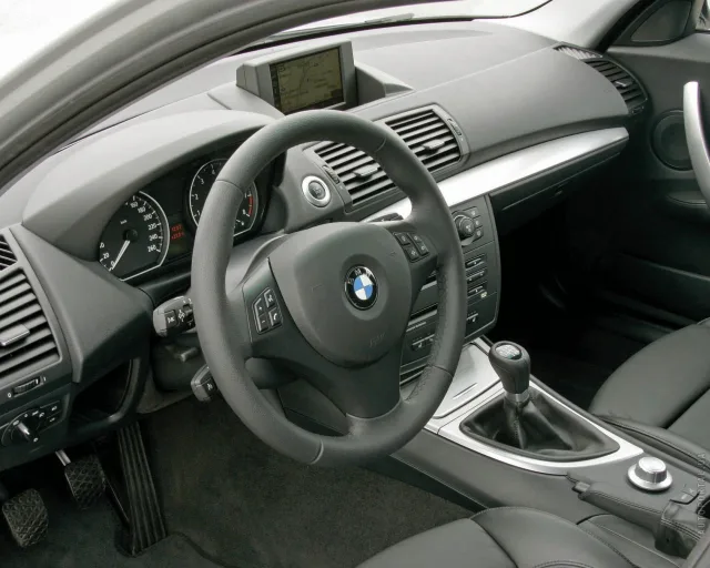 BMW 1 Series 2004 (БМВ 1 Серии) 5-ти дверный хетчбэк — 2