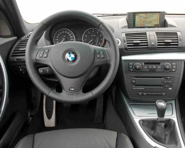BMW 1 Series 2004 (БМВ 1 Серии) 5-ти дверный хетчбэк — 3