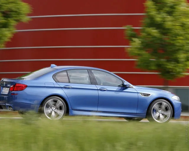 BMW M5 4.4T AT — 21