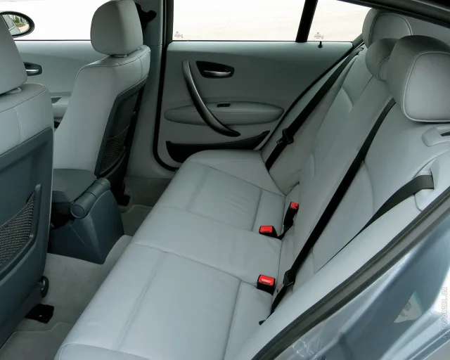 BMW 1 Series 2004 (БМВ 1 Серии) 5-ти дверный хетчбэк — 4