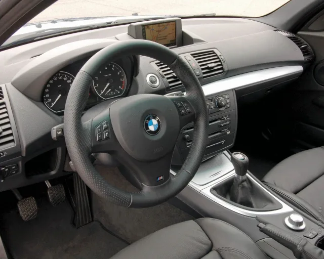 BMW 1 Series 2004 (БМВ 1 Серии) 5-ти дверный хетчбэк — 9