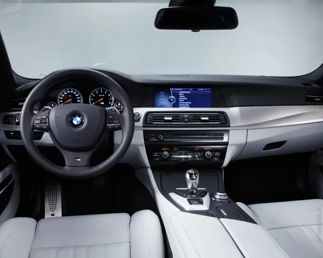 BMW M5 4.4T AT — 3