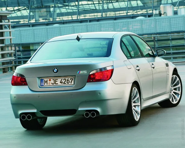 BMW M5 E60 (БМВ М5) седан — 11