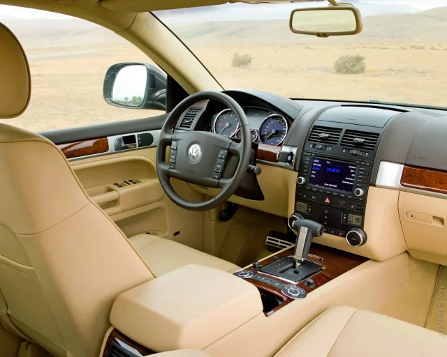 Volkswagen Touareg 2007 crossover — 8