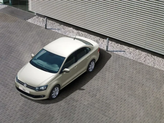 Volkswagen Polo 1.6 MT Style — 13