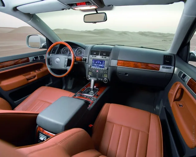 Volkswagen Touareg 2007 crossover — 2