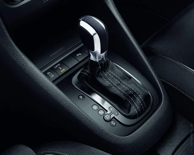 Volkswagen Golf R 2009 (Фольксваген Гольф Р) 5-ти дверный хэтчбек — 3