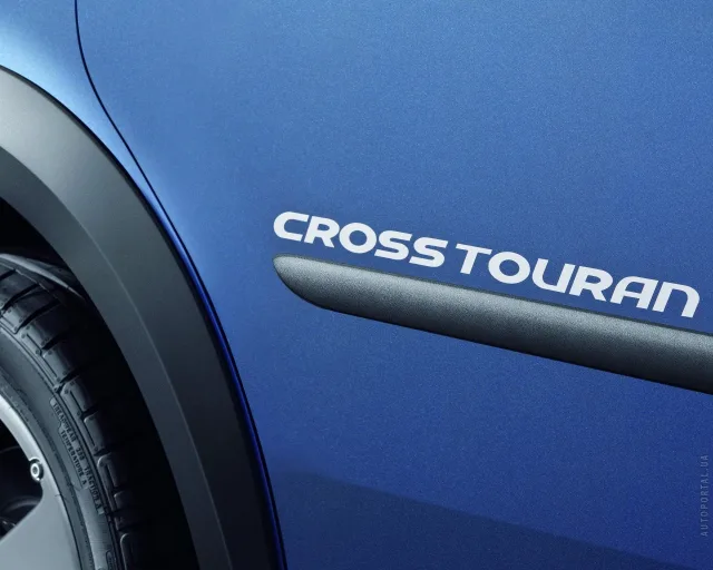 Volkswagen Cross Touran 2011 minivan — 20