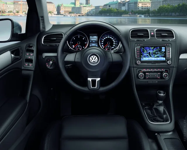 Volkswagen Golf 2012 хетчбек — 10