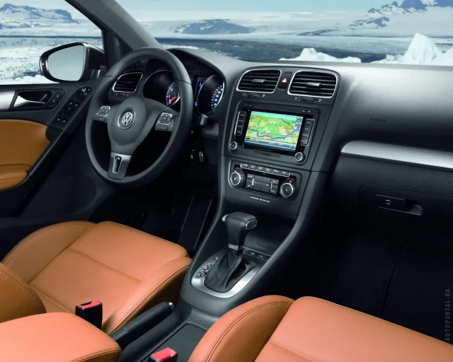 Volkswagen Golf 2012 хетчбек — 18