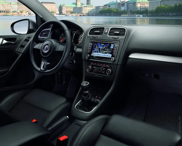 Volkswagen Golf 2012 хетчбек — 11