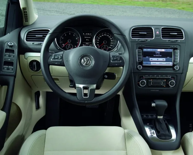 Volkswagen Golf 2012 хетчбек — 8