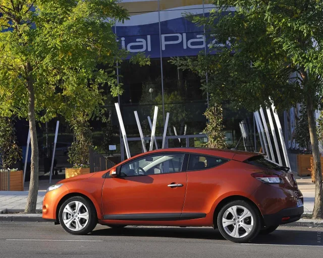 Renault Megane Coupe (Рено Меган Купе) купе — 17