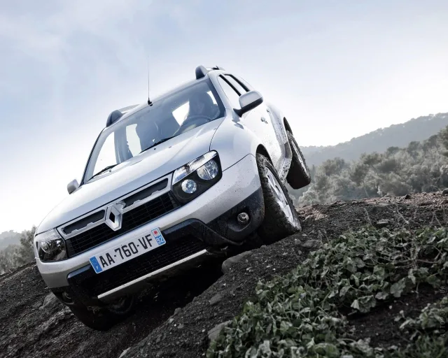 Renault Duster 2010 crossover — 14