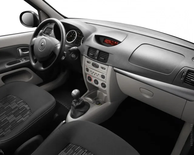 Renault Symbol 2009 sedan — 8