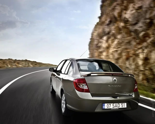 Renault Symbol 2009 sedan — 24