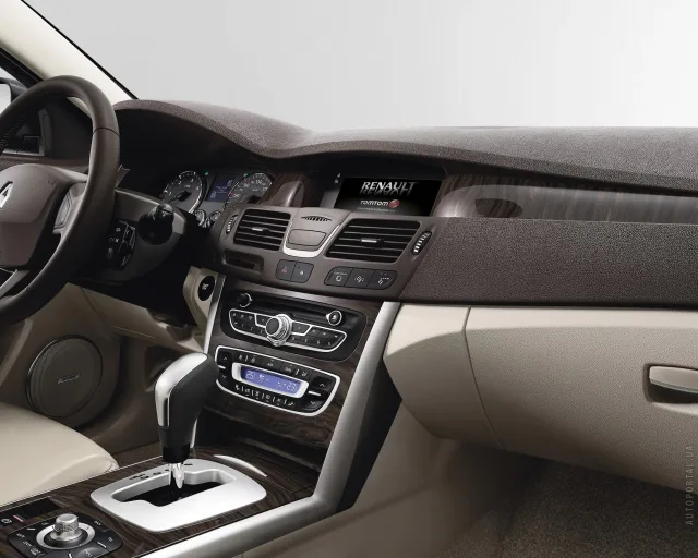 Renault Latitude (Рено Латитьюд) седан — 6