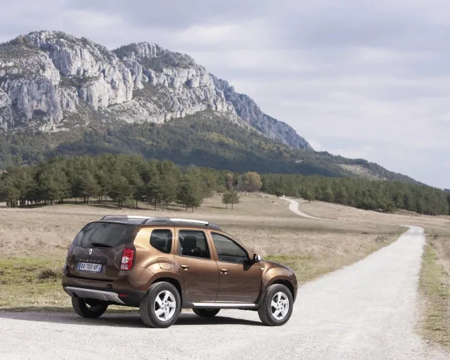 Renault Duster 2010 crossover — 16