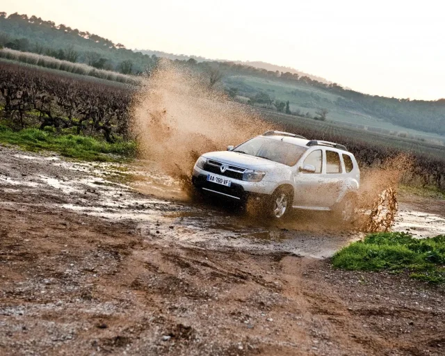 Renault Duster 2010 crossover — 24