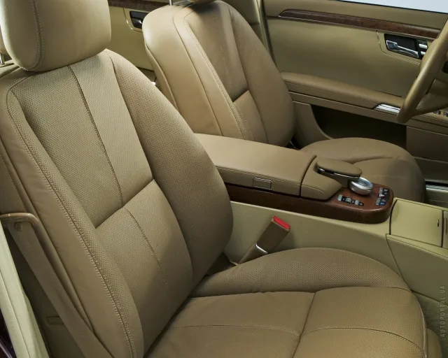 Mercedes-Benz S-Class 2005 седан — 24