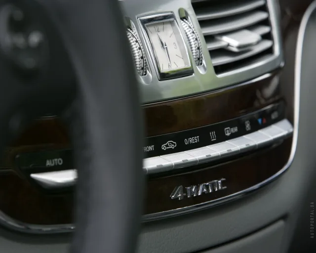 Mercedes-Benz S-Class 2005 седан — 9