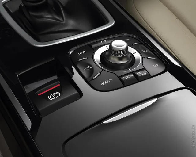 Renault Latitude (Рено Латитьюд) седан — 4