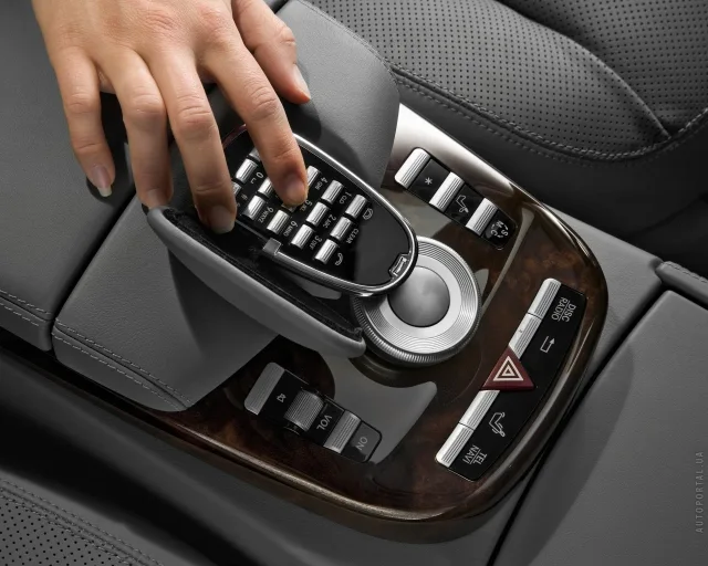 Mercedes-Benz S-Class 2005 седан — 17