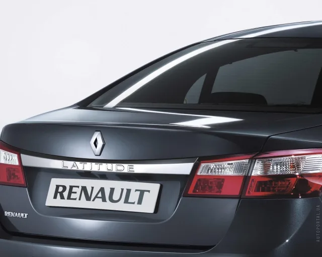 Renault Latitude (Рено Латитьюд) седан — 12