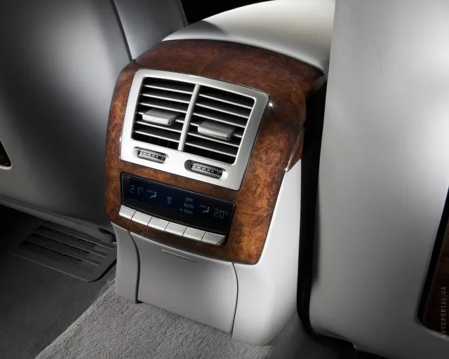Mercedes-Benz S-Class 2005 седан — 10