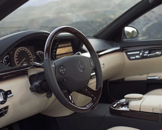 Mercedes-Benz S-Class 2005 седан — 23