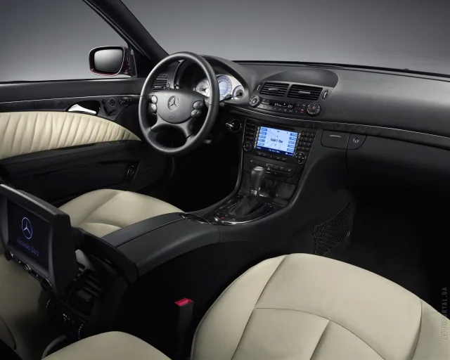 Mercedes-Benz E 320 CDI AT 4Matic — 8