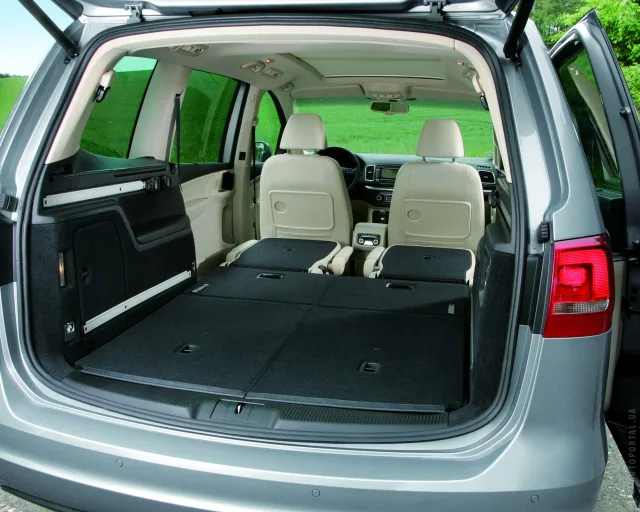 Volkswagen Sharan minivan — 2