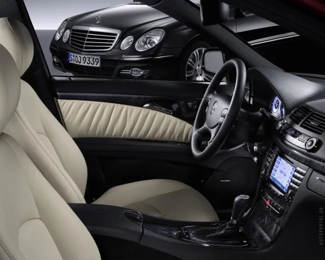 Mercedes-Benz E 320 CDI AT 4Matic — 7