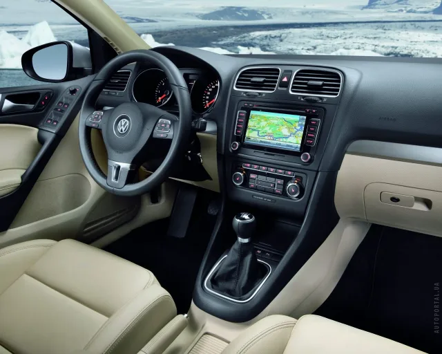 Volkswagen Golf 2012 хетчбек — 5