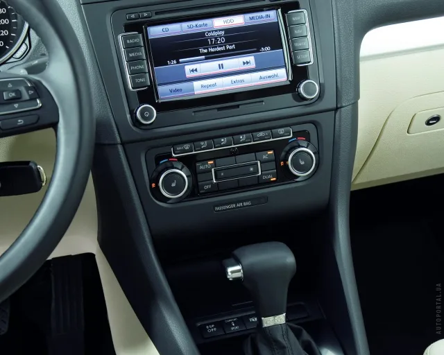 Volkswagen Golf 2012 хетчбек — 6