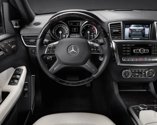 Mercedes-Benz GL-Class 2012 позашляховик — 16