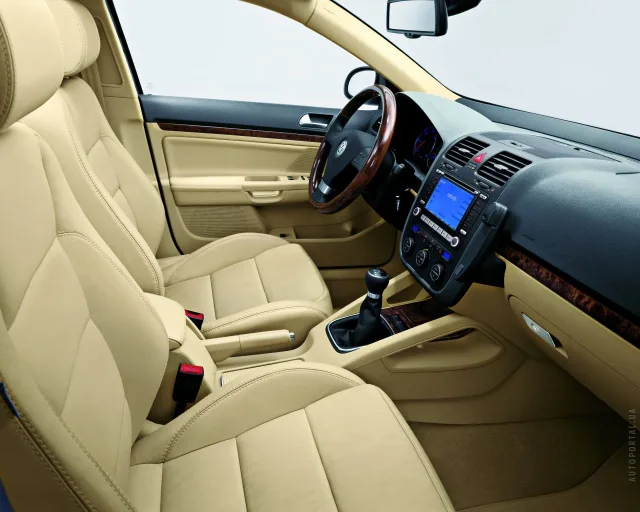 Volkswagen Jetta 2005 седан — 8