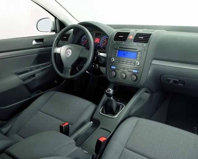 Volkswagen Jetta 2005 седан — 9