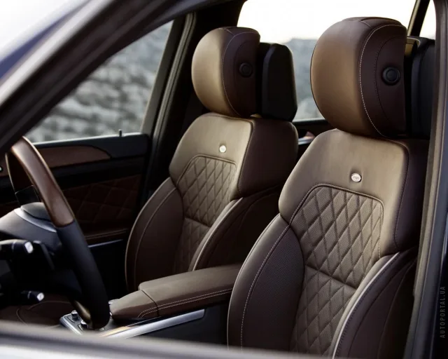 Mercedes-Benz GL-Class 2012 позашляховик — 7