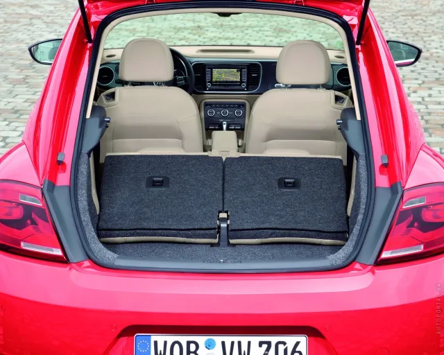 Volkswagen Beetle hatchback — 9