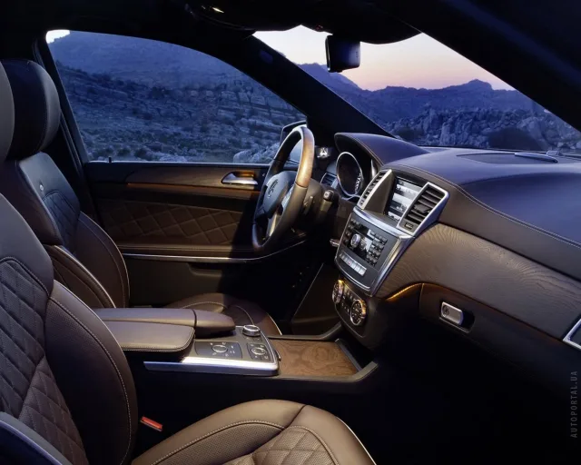 Mercedes-Benz GL-Class 2012 позашляховик — 15