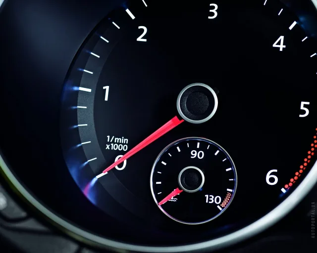 Volkswagen Golf 2012 хетчбек — 13
