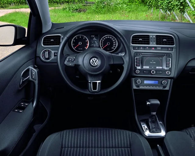 Volkswagen Polo 2009 3-дверний хетчбек — 5